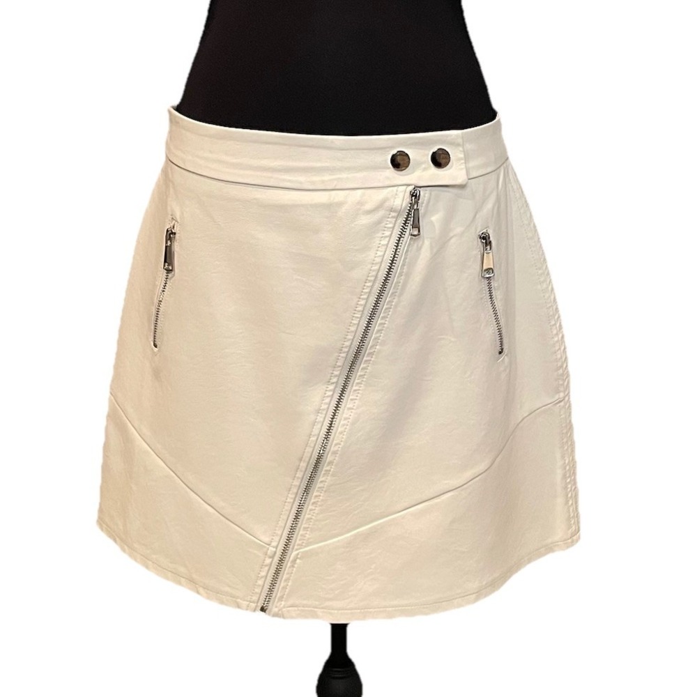 Kendall + Kylie Off White Faux Leather Asymmetrical Mini‎ Skirt Size Large